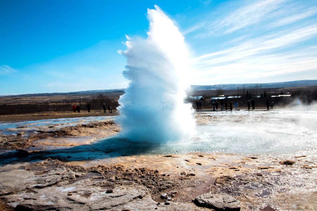 Naturally occuring white hydrogen