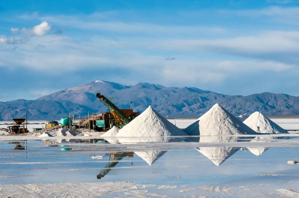 Lithium extraction from salt lakes